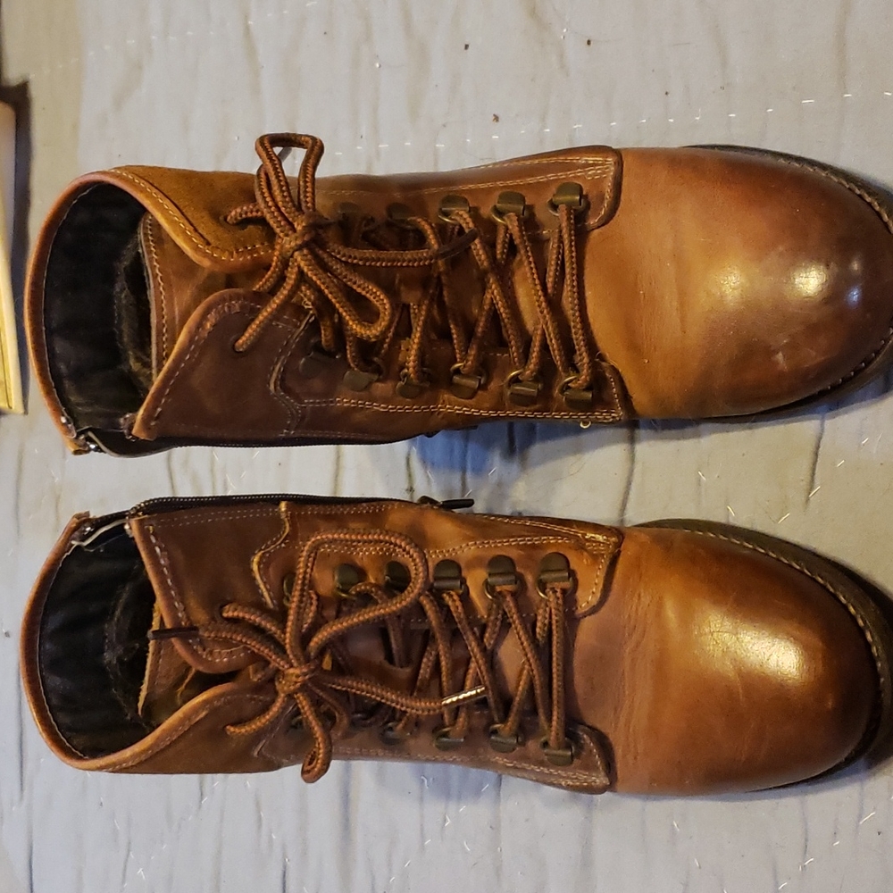 Taos Women boots size 7